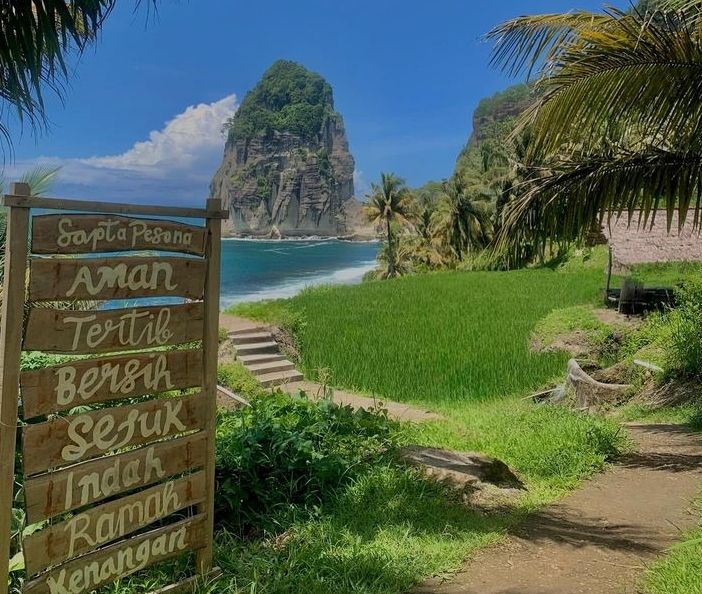 Potret Pantai Pangasan Pacitan