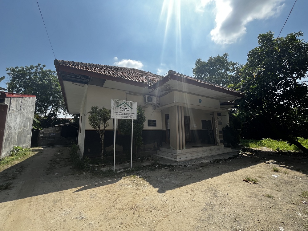 INSTANSI: Bangunan gedung KUA Bangkalan tidak beroperasi, Sabtu (18/5). (ABRAR GHAZY HARDIAN/JPRM)