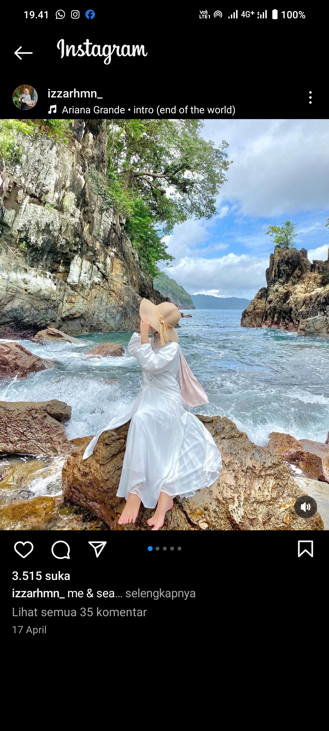 Pantai Teluk Hijau Banyuwangi atau yang biasa disebut Green Bay