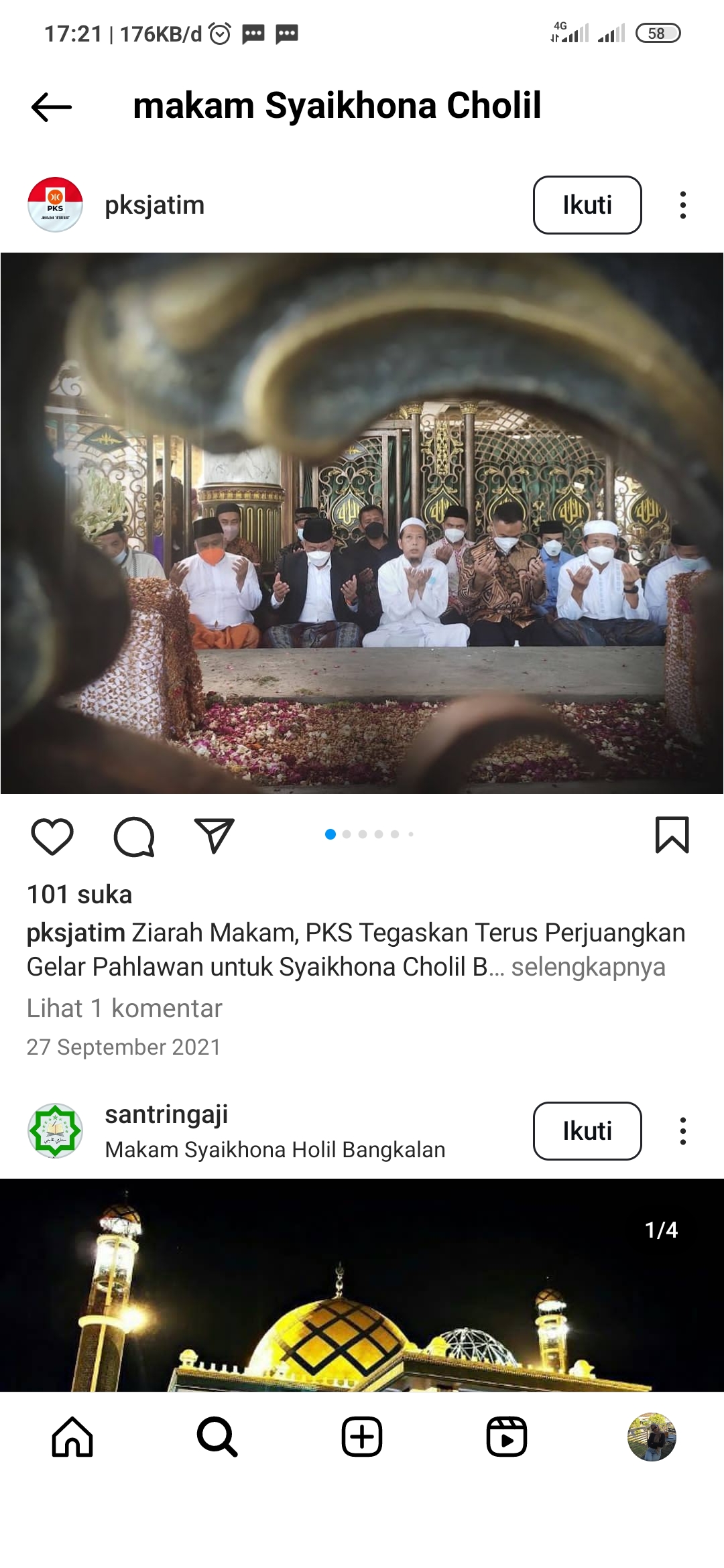 Pengunjung sedang berdoa di malam  Syaikhona Cholil