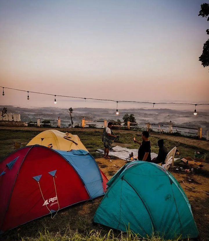 Area Camping Puncak Ratu Pamekasan, Jawa Timur