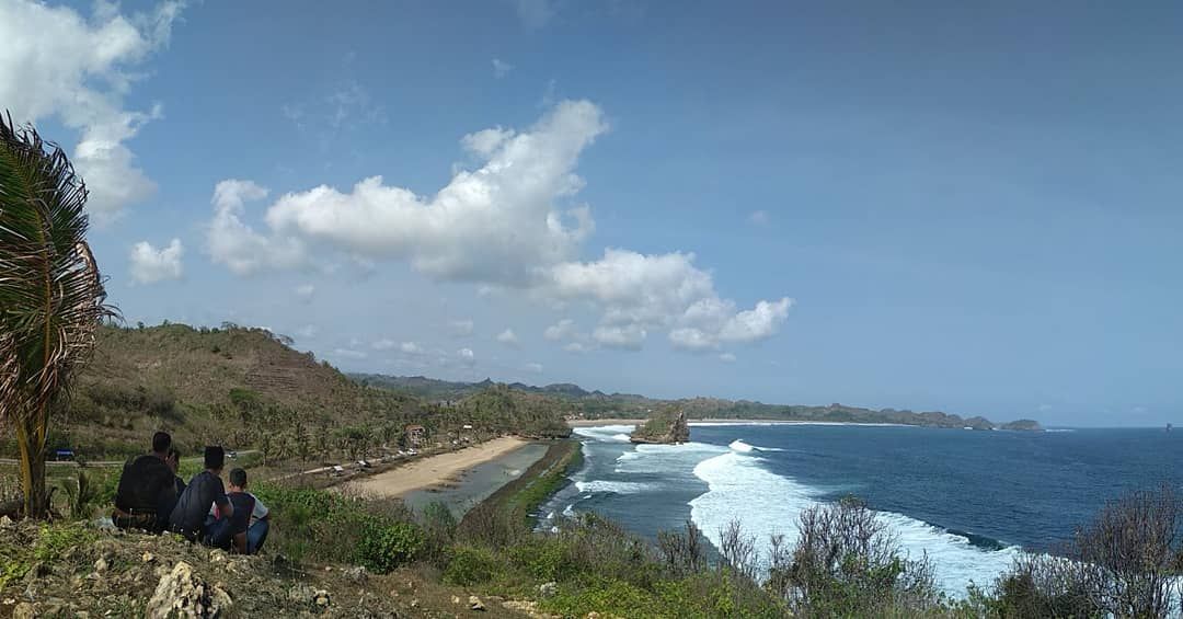 Pesona Pantai Parang Dowo Malang
