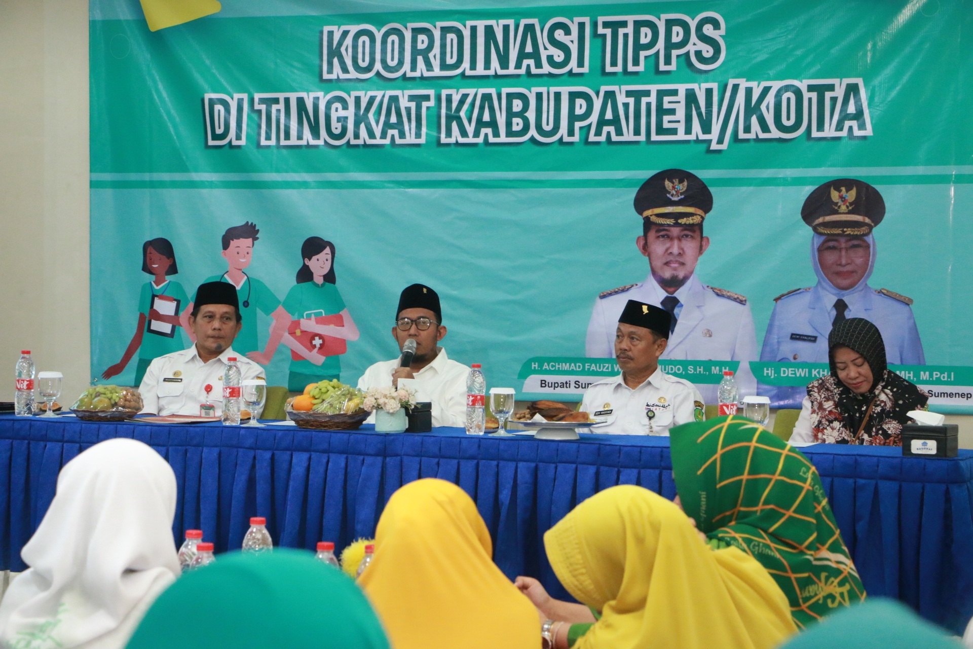 SUKSES: Bupati Sumenep Achmad Fauzi Wongsojudo menyampaikan sambutan dalam rapat koordinasi TPST tingkat kabupaten yang diselenggarakan dinkes P2KB di aula Hotel De Baghraf. (PROKOPIM SUMENEP)