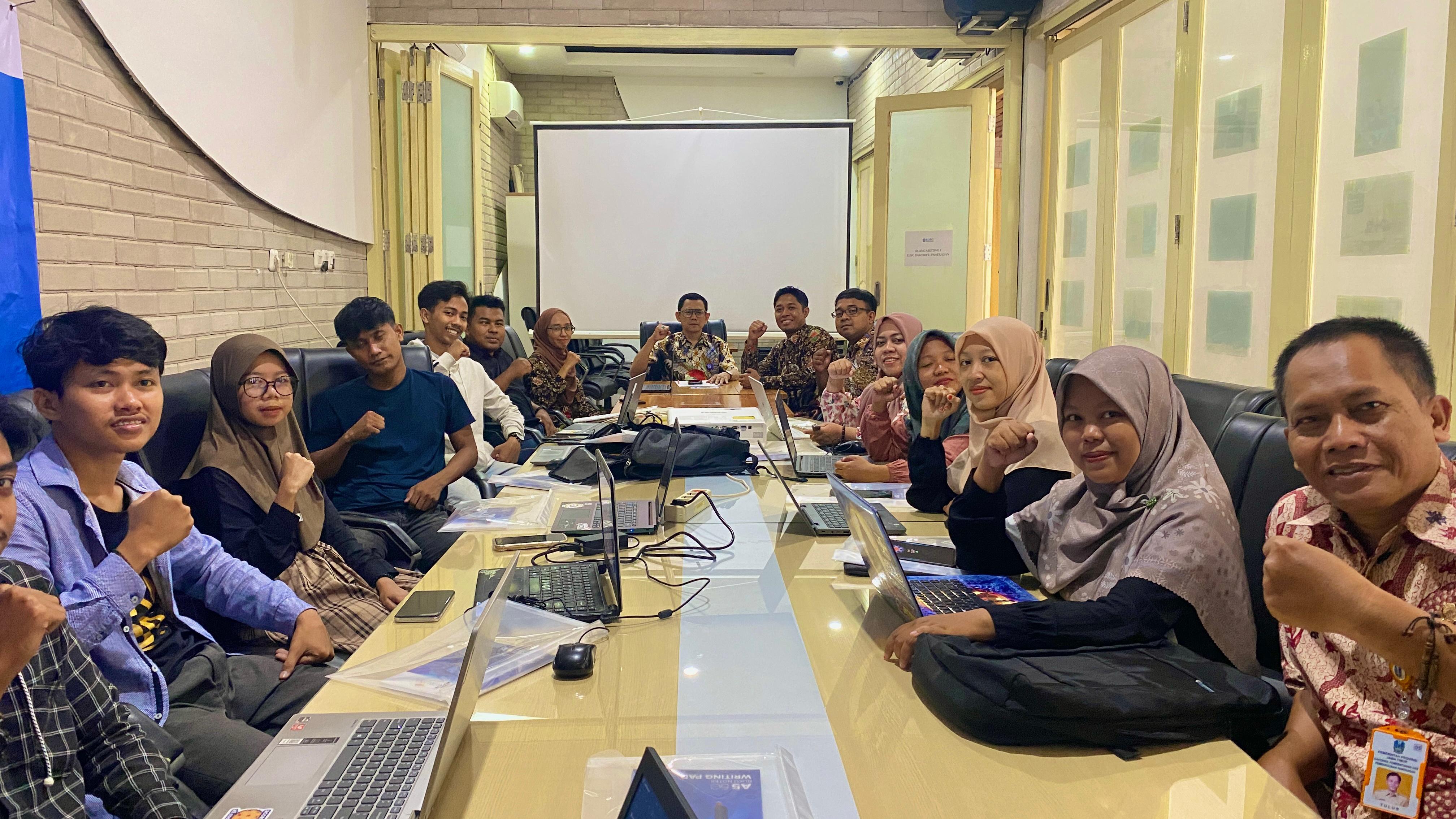 MILENIAL: Bakorwil IV Pamekasan saat mengadakan kegiatan Meja Talenta di ruangan EJSC Pamekasan. (BAKORWIL UNTUK JPRM)