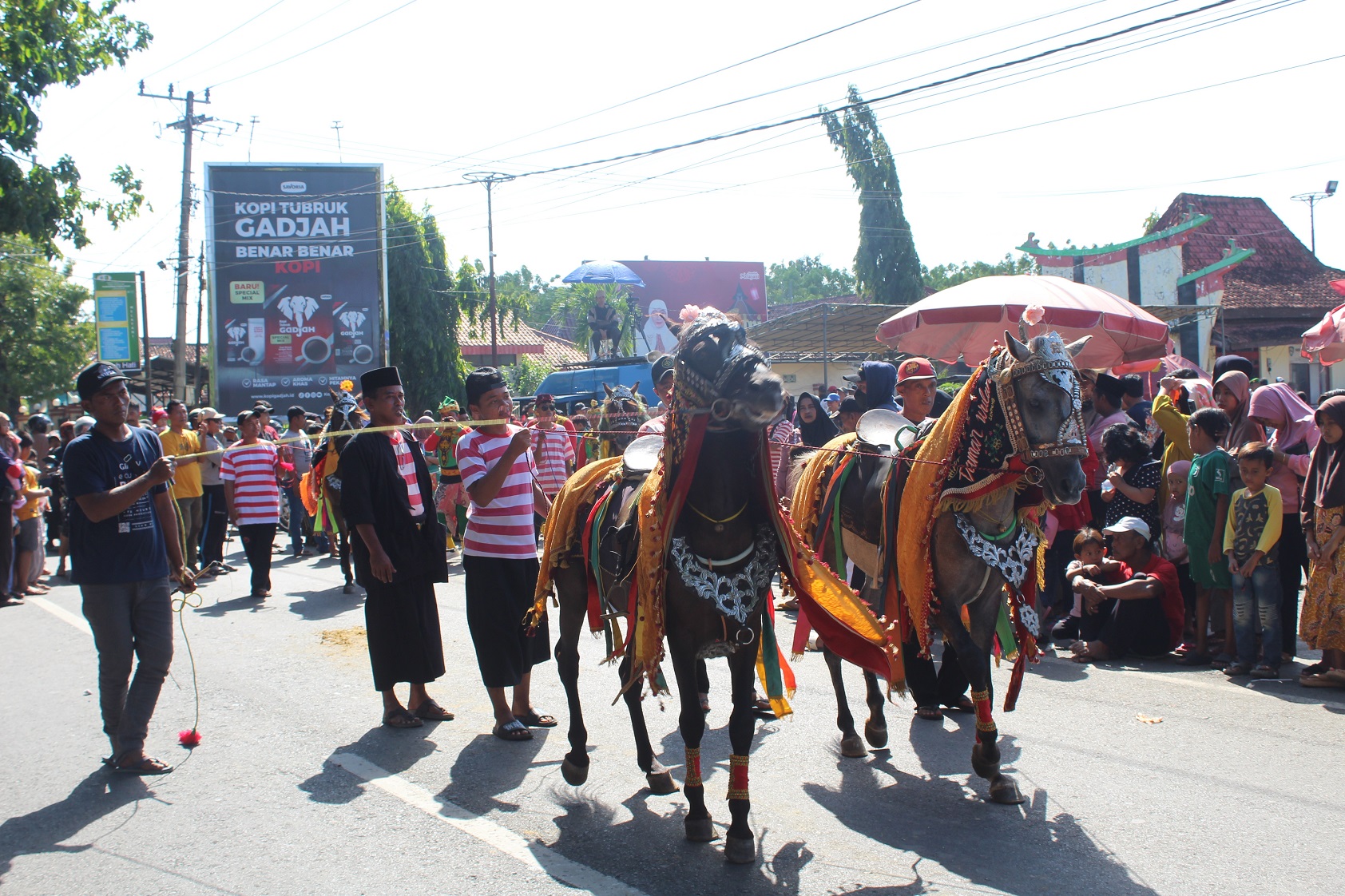 BUDAYA: Festival Jaran Serek di Lapangan Giling Sumenep, Minggu (19/5).