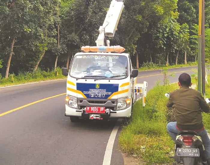 BEROPERASI: Mobil satuan tugas penerangan jalan umum mulai beroperasi Selasa (11/6). (DISPERKIMHUB UNTUK JPRM)