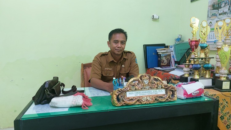 Kepala SMA Negeri 4 Sampang&nbsp;Moh. Farid Siswandy. (JUNAIDI PONDIYANTO/JPRM)