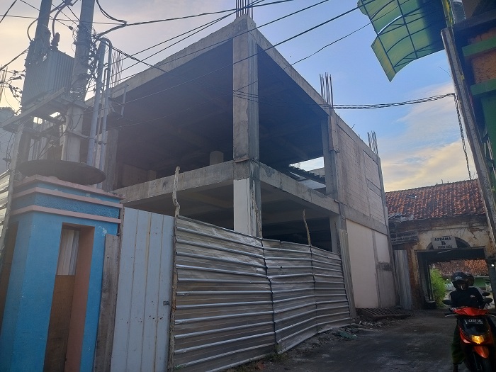BELUM TUNTAS: Gedung Perpustakaan M. Tabrani di Jalan Jokotole, Minggu (9/6). (LAILIYATUN NURIYAH/JPRM)