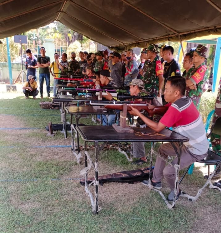 SARPRAS TAK MEMADAI: Anggota Perbakin Sumenep saat latihan di lapangan tembak, Desa Pamolokan, Kecamatan Kota Sumenep, 2023 lalu.