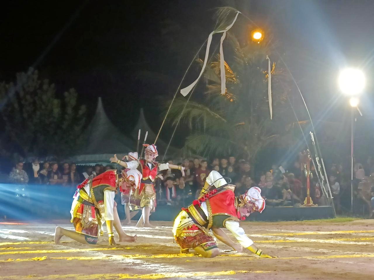 MENDUNIA: Tim seni Laskar Trunojoyo tampil di Festival Reog Barong Antar Bangsa 2024 di Johor, Malaysia, Kamis (6/6).