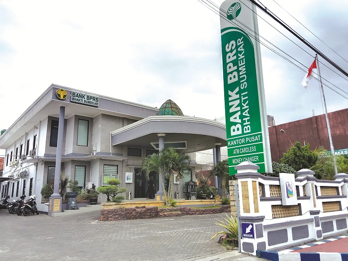 MEGAH: Kantor pusat BPRS Bhakti Sumekar di Kelurahan Bangselok, Sumenep. (MOH. IQBAL/JPRM)