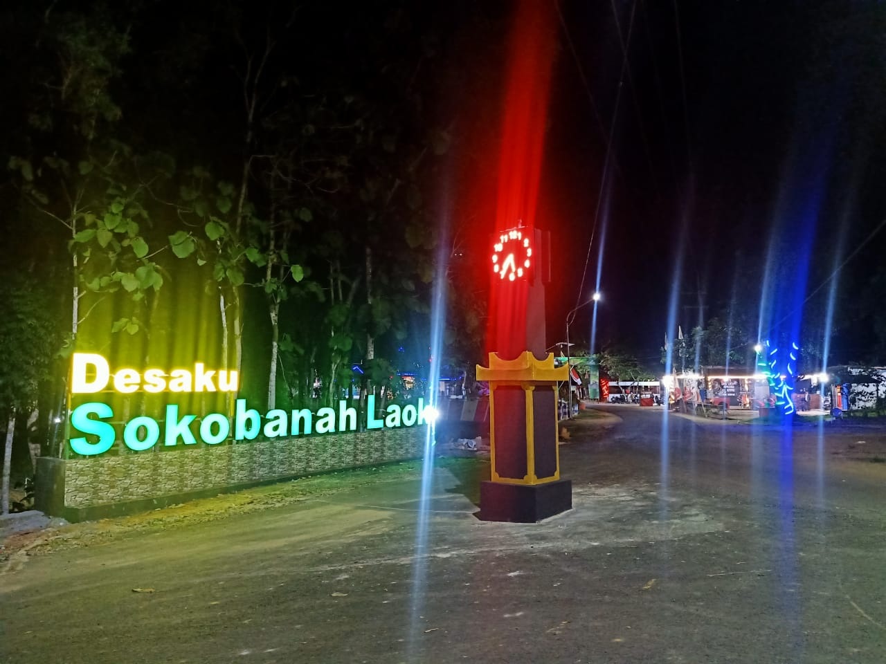 TERAPKAN ADMINISTRASI ONLINE: Kondisi jalan di Desa Sokobanah Laok, Kecamatan Sokobanah, Sampang, pada malam hari.