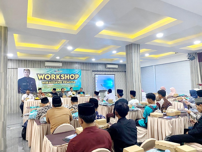 INOVATIF: Disporapar Pamekasan menggelar workshop wirausaha muda di Hotel Cahaya Berlian, Rabu (26/6). (DISPORAPAR PAMEKASAN UNTUK JPRM)