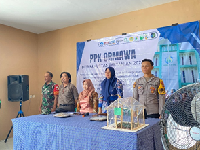 KHIKMAD: Prosesi menyayikan lagu Indonesia Raya saat Pembukaan PPK Ormawa BEM FP UTM 2024, Sabtu (29/6).