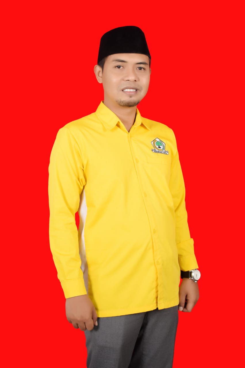 SANTAI: Sekretaris DPD Partai Golongan Karya (Golkar) Bangkalan Rosidi. (ROSIDI UNTUK JPRM)