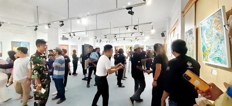 Suasana Pameran Pelukis Madura Tompengan di Galeri&nbsp;Prabangkara, Taman Budaya Surabaya, Genteng Kali&nbsp;85 Surabaya. (HIDAYAT RAHARJA)