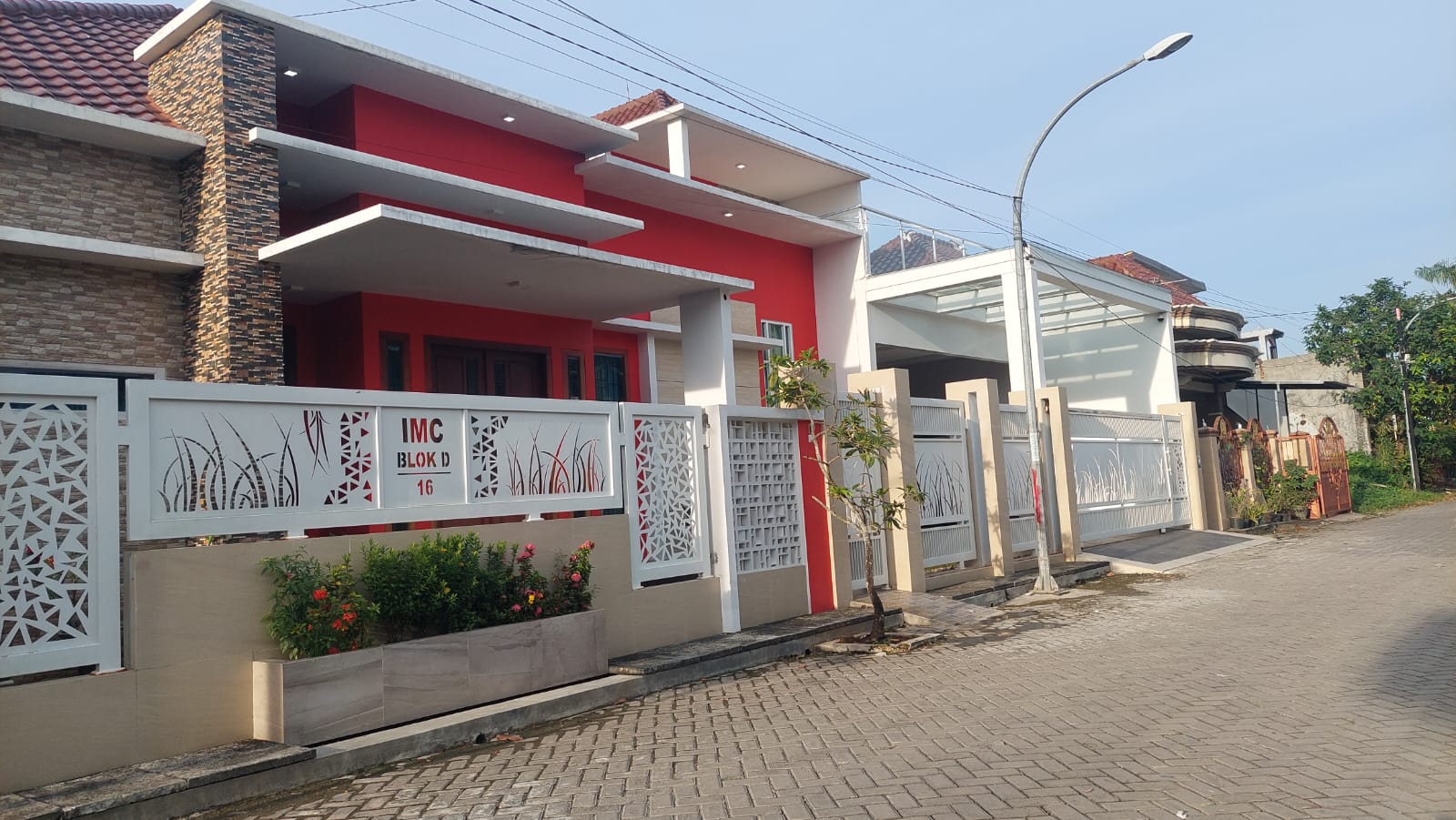 TANPA AKTIVITAS: Kondisi rumah Mahfud di Perumahan IMC usai digeledah KPK di Bangkalan, Rabu (10/7).