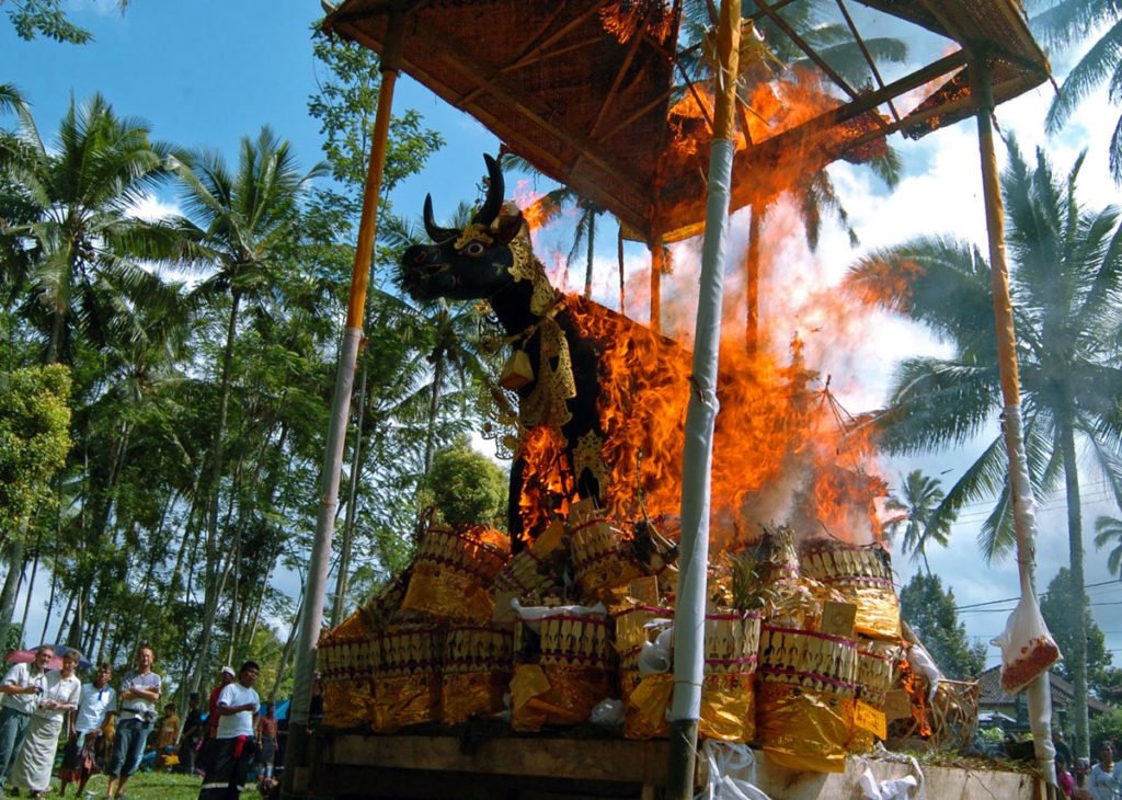 Ngaben, salah satu upacara pemakaman unik Indonesia di Bali yang bisa jadi daya tarik wisata