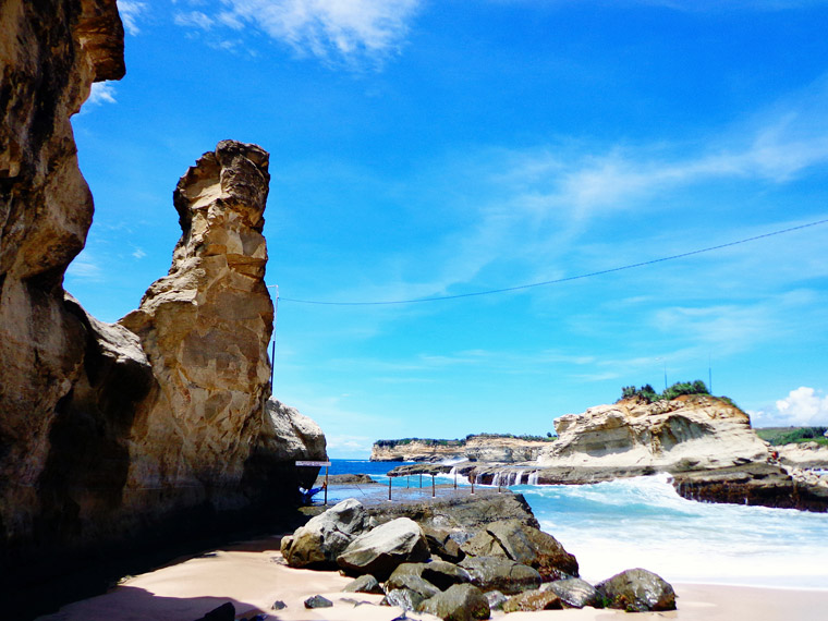keindahan wisata pantai klayar, pacitan