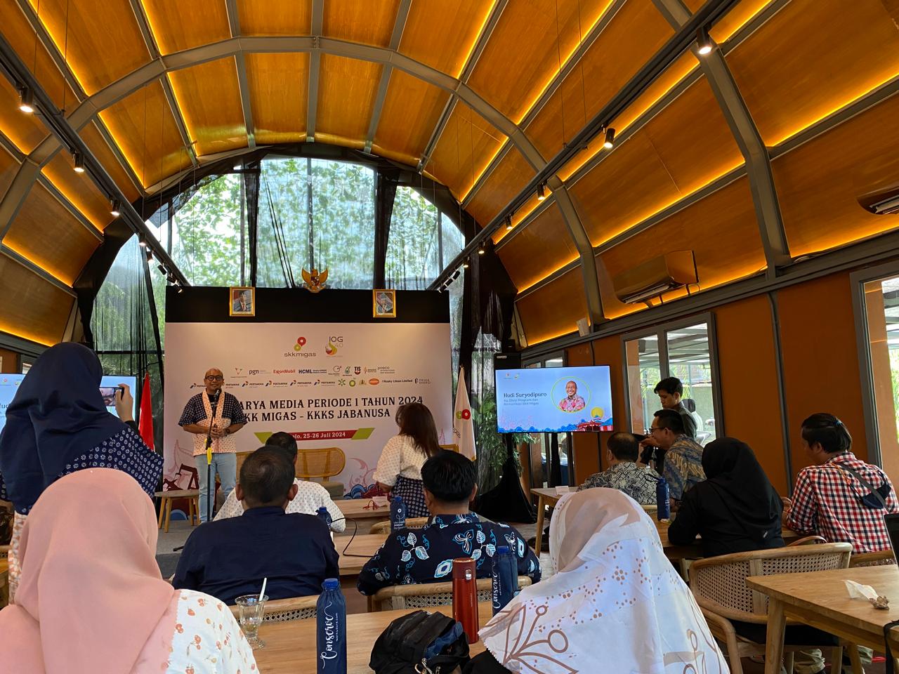 PERKUAT SINERGI: Kepala Divisi Program dan Komunikasi SKK Migas Hudi D. Suryodipuro menjadi keynote speaker dalam lokakarya media periode 1 SKK Migas-KKKS Jabanusa di Solo, Kamis (25/7)