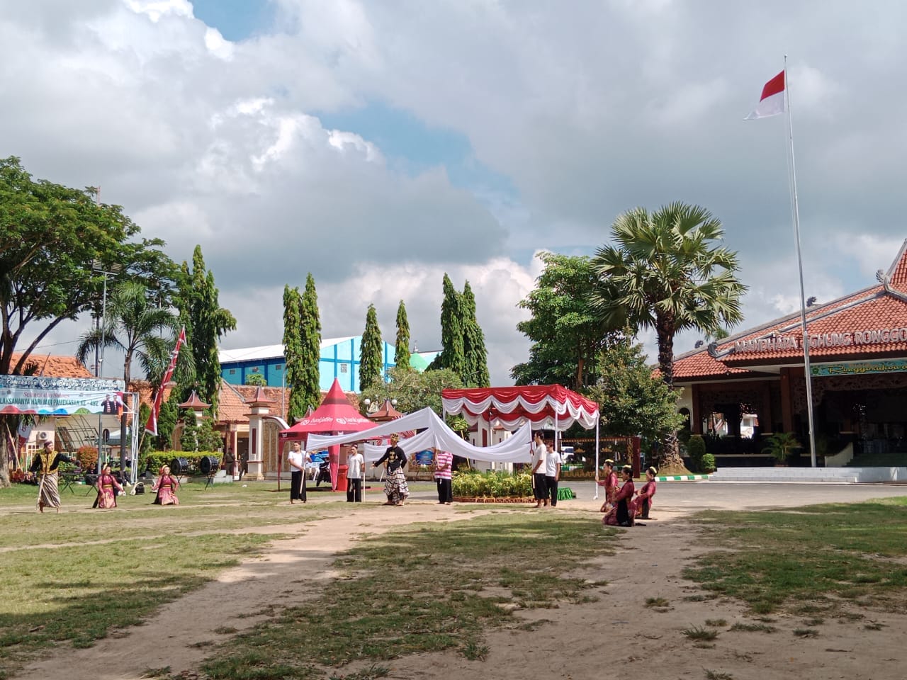 SEREMONIAL: Kegiatan hari jadi Kabupaten Pamekasan tahun 2023 di Lapangan Nagara Bakti Mandhapa Agung Ronggosukowati, Pamekasan.