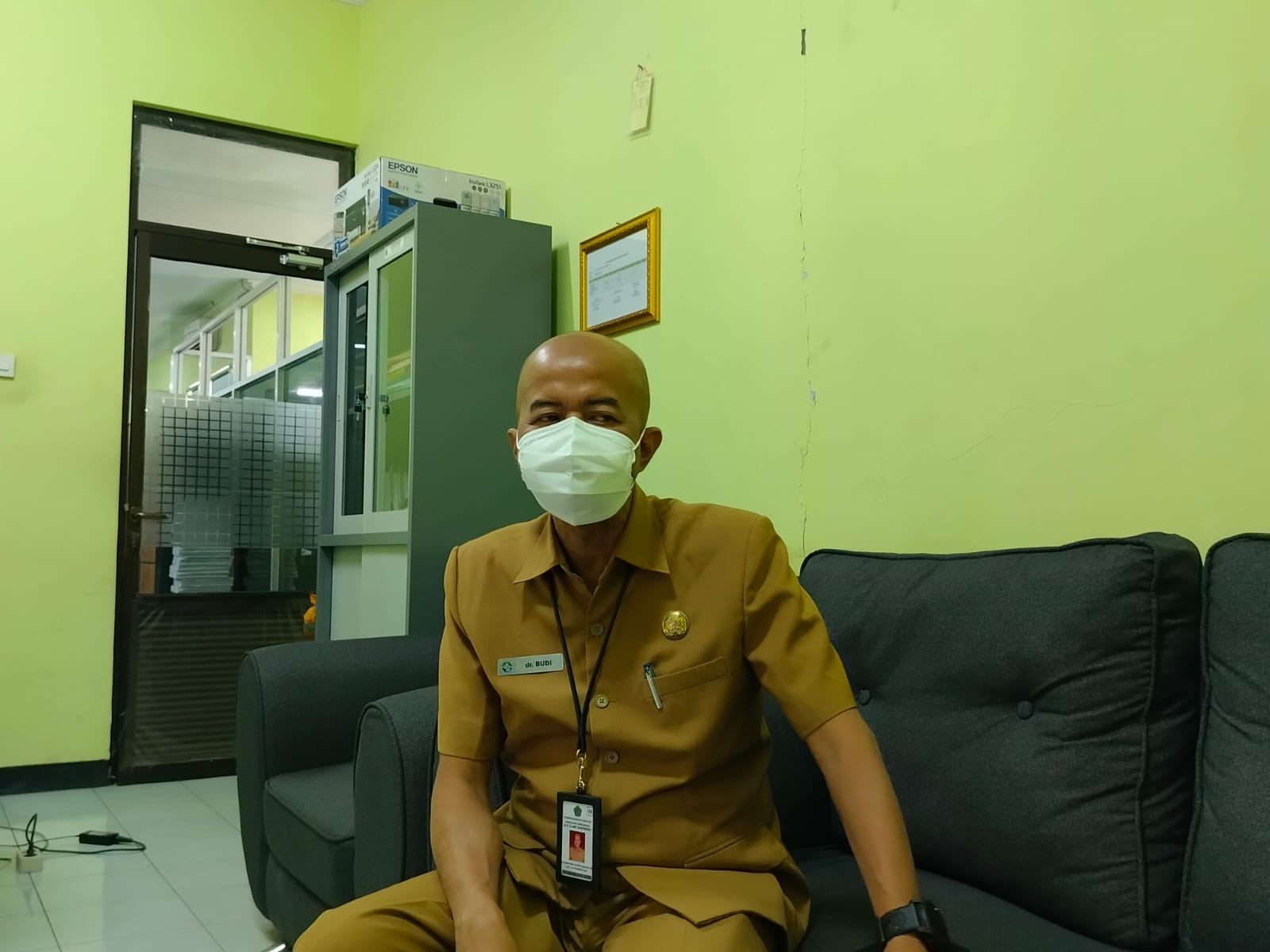 WIBAWA: Direktur RSUD Smart dr. Raden Budi Santoso saat menyampaikan keterangan usai verifikasi lapangan rumah sakit pendidikan oleh Kemenkes RI, Selasa (30/7).