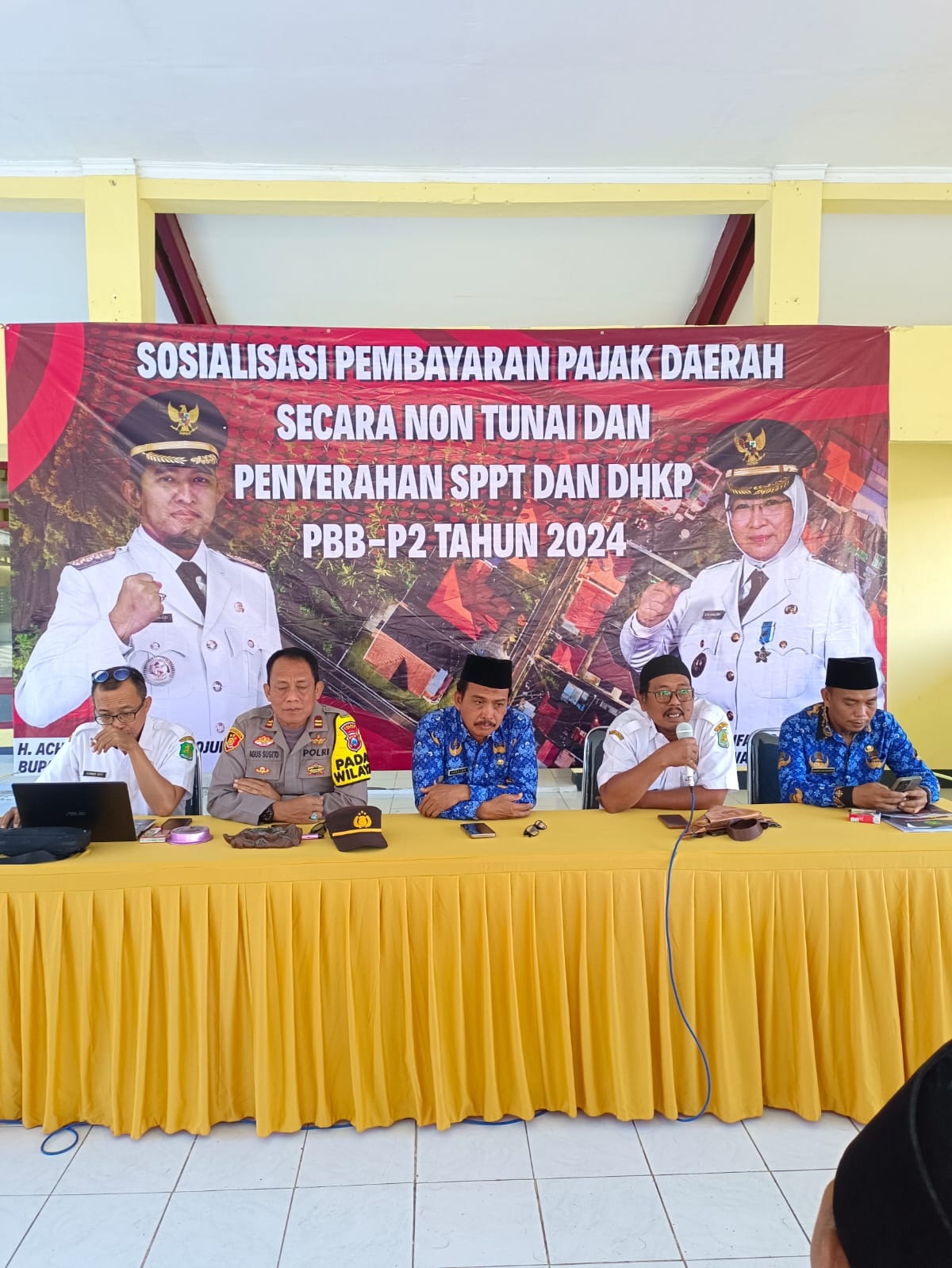 SUKSES: Tim Bapenda Sumenep melakukan sosialisasi kebijakan penghapusan sanksi administrasi PBB P2 di Kecamatan Gayam pada Juli lalu. (BAPENDA SUMENEP)