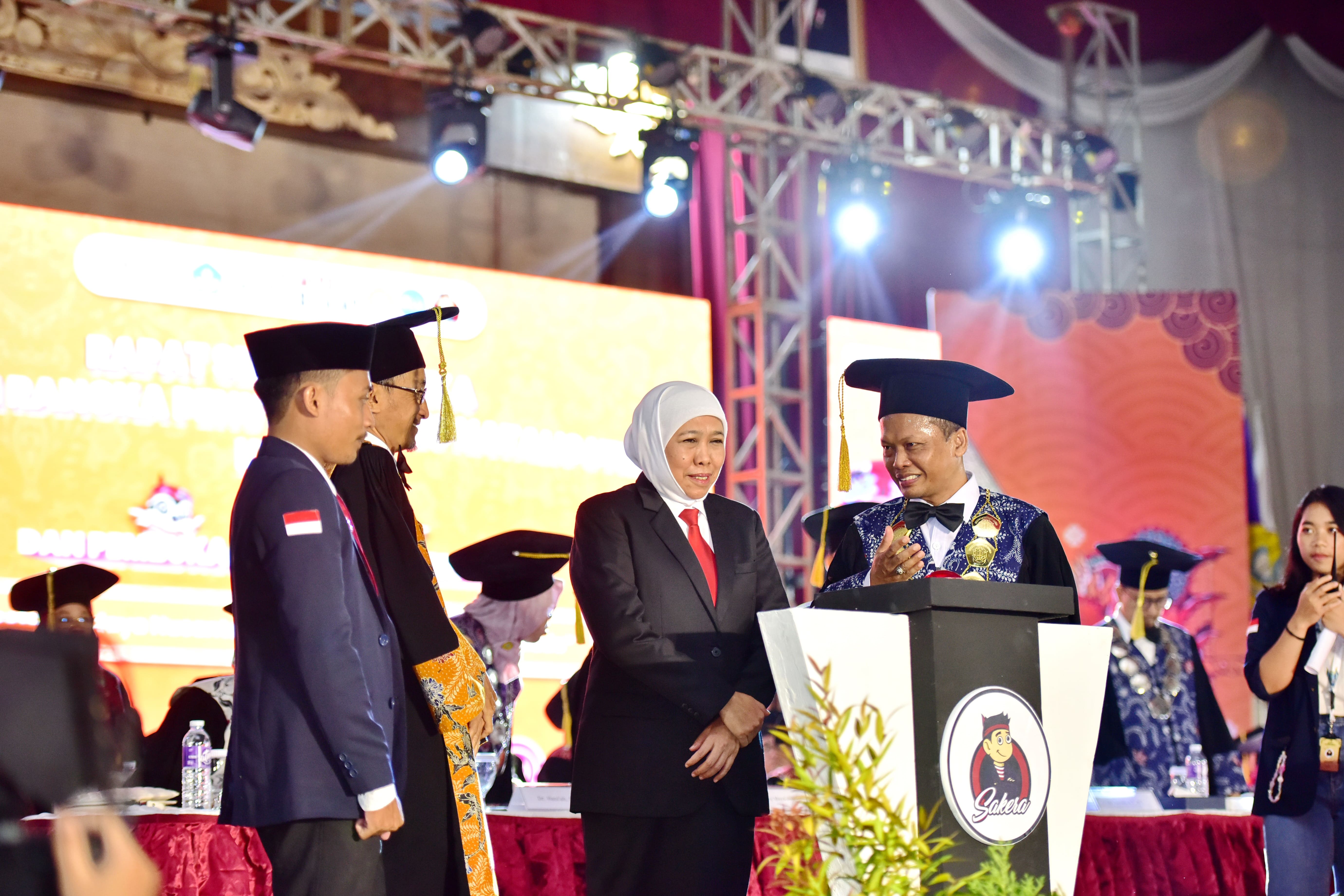 SEREMONIAL: Rektor UTM Safi