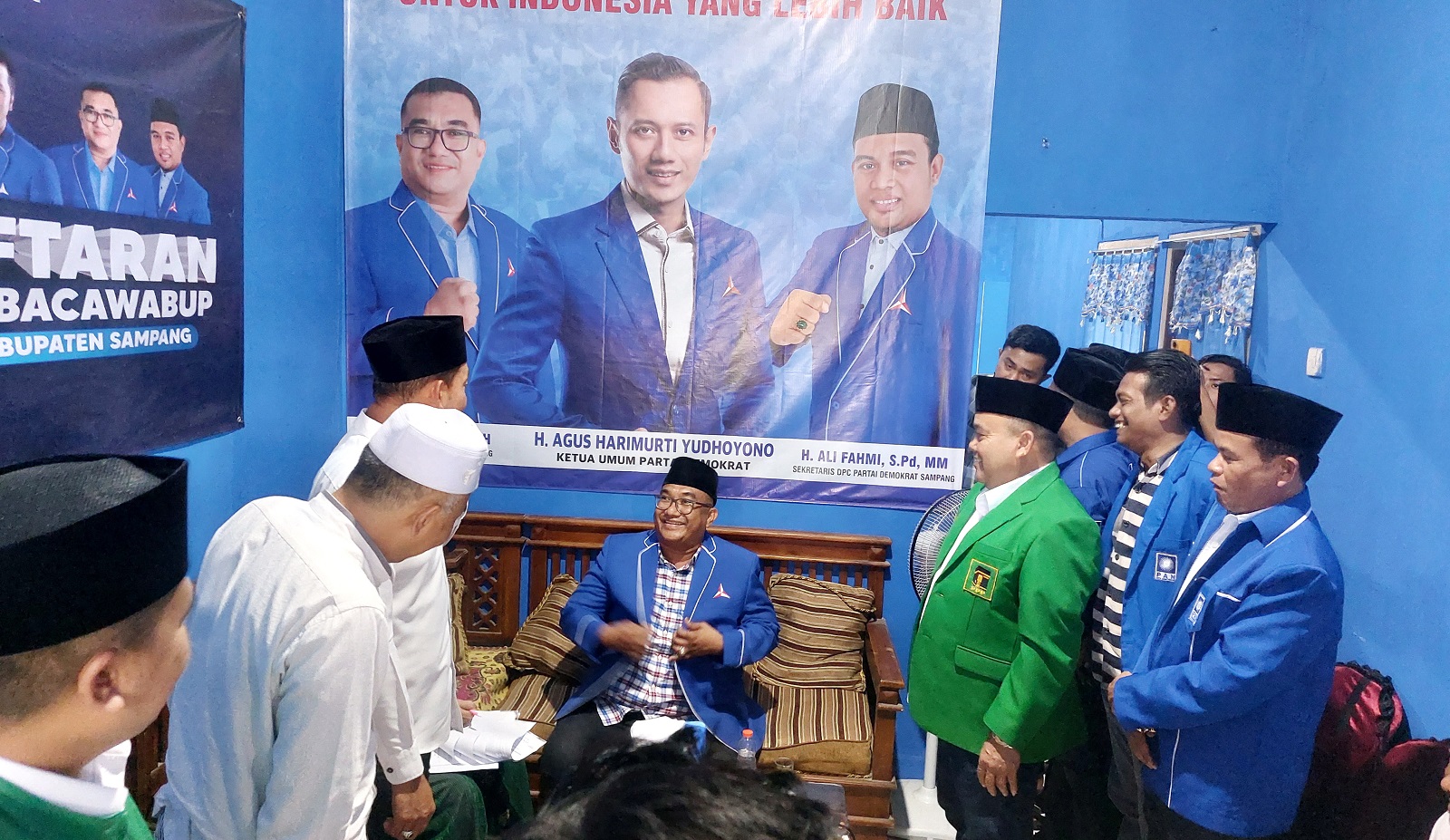 PARPOL: Pengurus DPC Partai Demokrat Sampang menerima pendaftaran bacakada yang akan bertarung dalam pilkada di kantornya,&nbsp;Rabu (12/6).