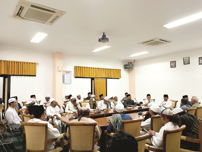 SAMPAIKAN ASPIRASI: Aliansi Tokoh Ulama Peduli Sampang melakukan audiensi di kantor DPRD Sampang Kamis (22/8). (UBAIDILLAHIR RAIE/JPRM)