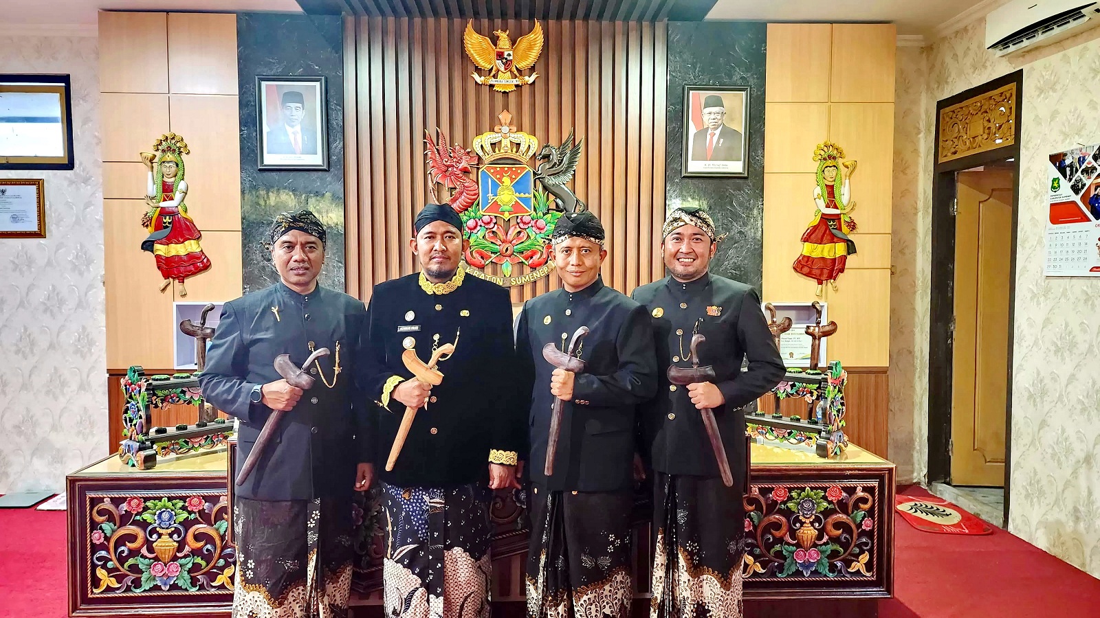 KOMPAK: Dari kiri, Direktur Operasional Cahya Wiratama, Bupati Sumenep Achmad Fauzi Wongsojudo, Dirut BPRS Bhakti Sumekar Hairil Fajar, dan Direktur Kepatuhan MS. Hadi Pradipta.