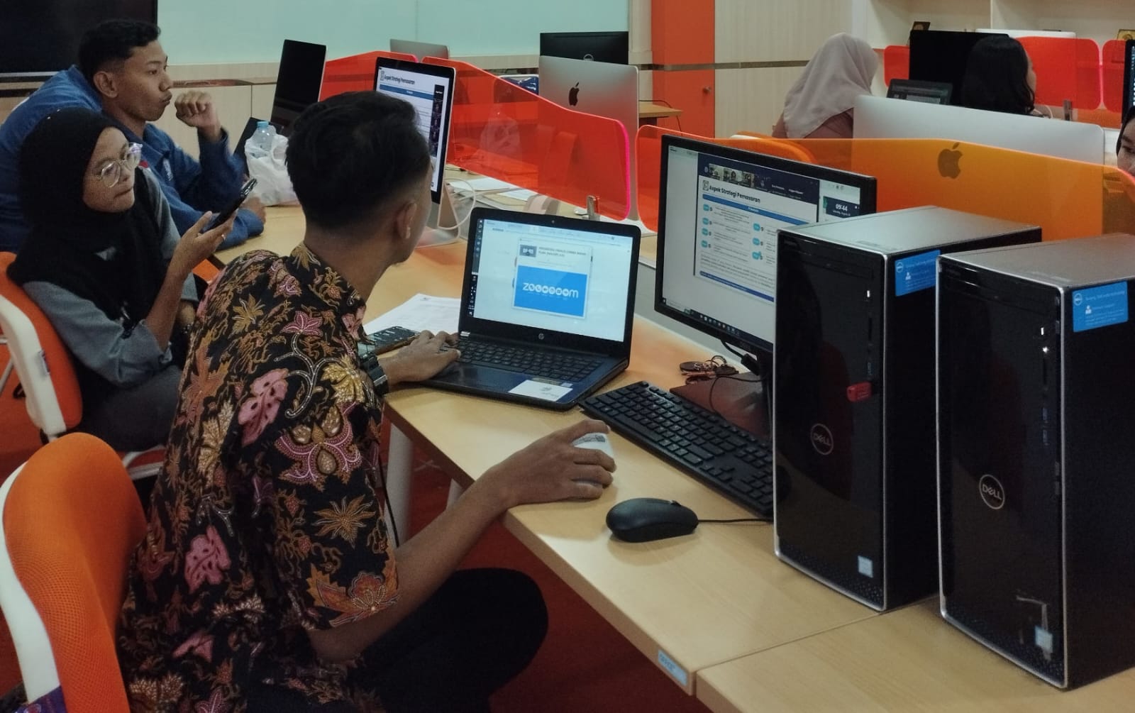 EVENT BERGENGSI: Peserta NACOPS 4.0 saat melakukan registrasi sebelum mengikuti lomba secara daring.