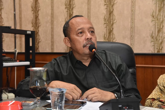 SERIUS: Ketua sementara DPRD Sumenep Zainal Arifin. (DPRD SUMENEP UNTUK JPRM)