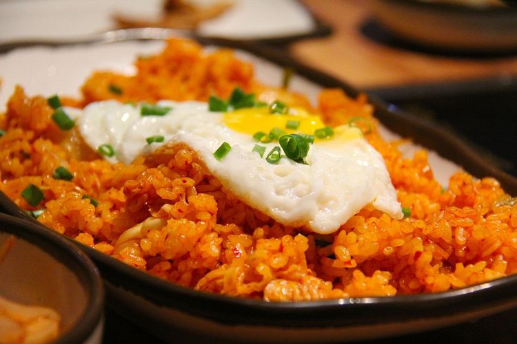 Resep Nasi Goreng Kimchi: Menggabungkan Rasa Indonesia - Korea dalam ...