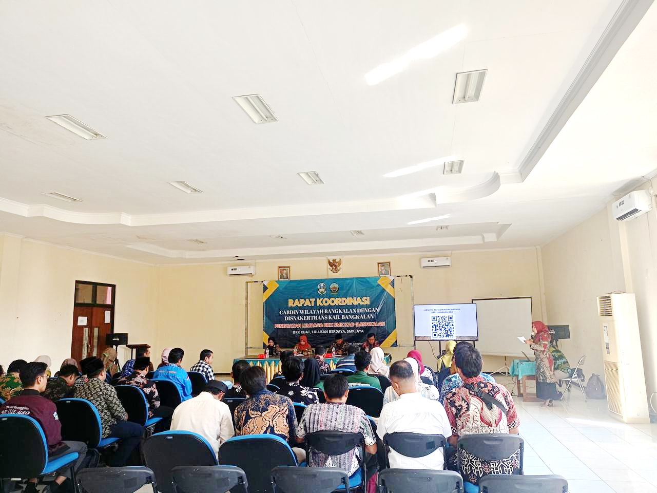 INTERAKTIF: Cabdindik Provinsi Jatim Wilayah Bangkalan melakukan rapat koordinasi penguatan BKK bersama Disperinaker di Jalan Halim Perdanakusuma, Kamis (5/9). (CABDINDIK UNTUK JPRM)