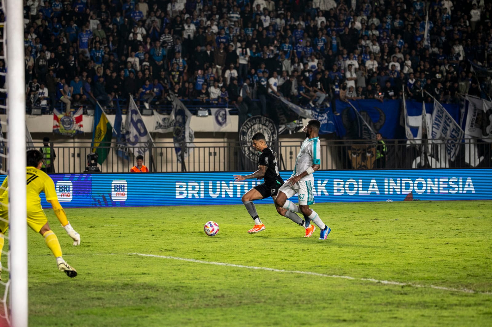 SUPPORT: BRI konsisten memberikan dukungan kemajuan kualitas sepak bola Indonesia melalui BRI Liga 1.