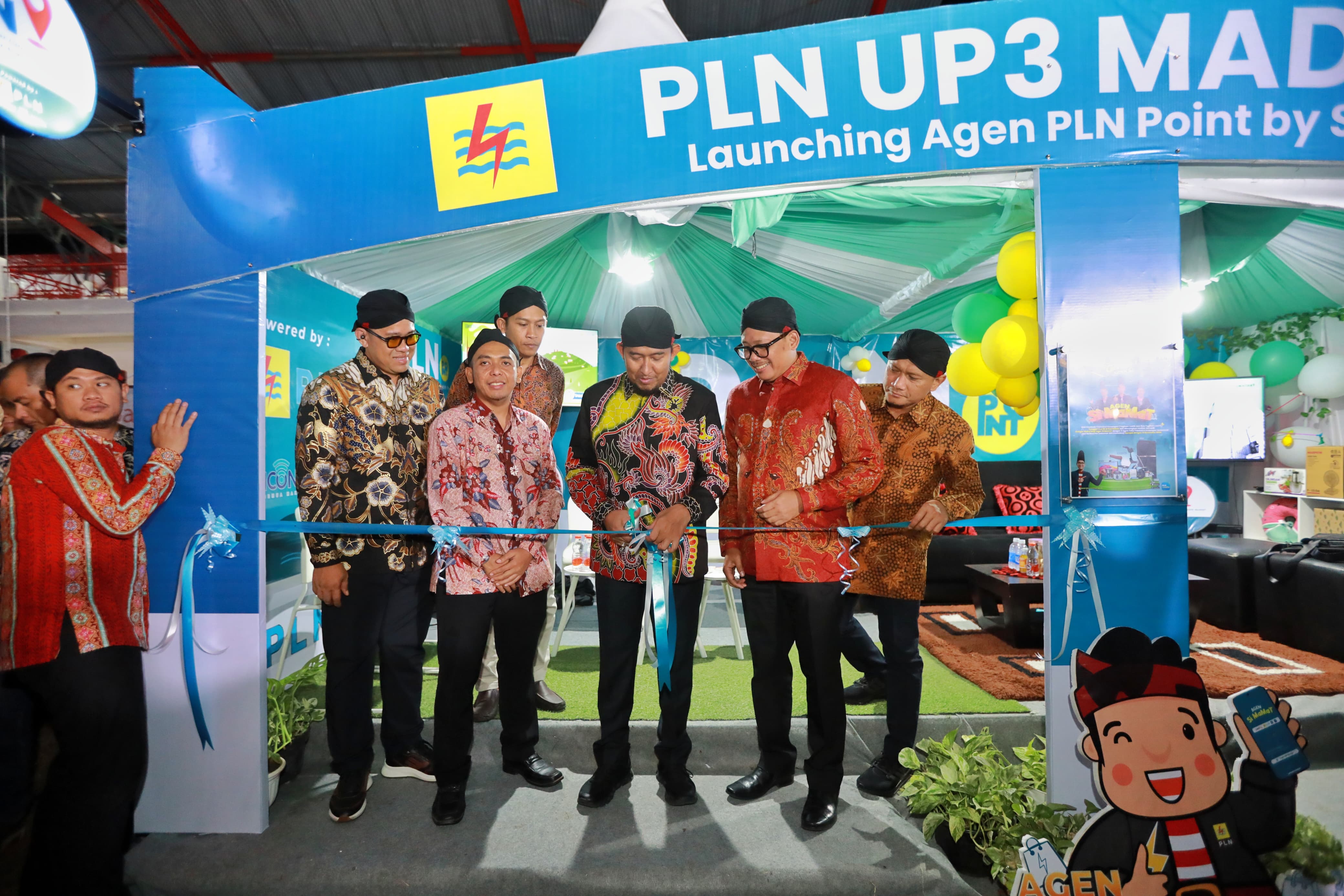 POTONG PITA: Bupati Sumenep, Achmad Fauzi launching program Si Mamat didampingi GM PT. PLN (Persero) UID Jatim, Agus Kuswardoyo beserta jajarannya pada Sabtu (7/9)