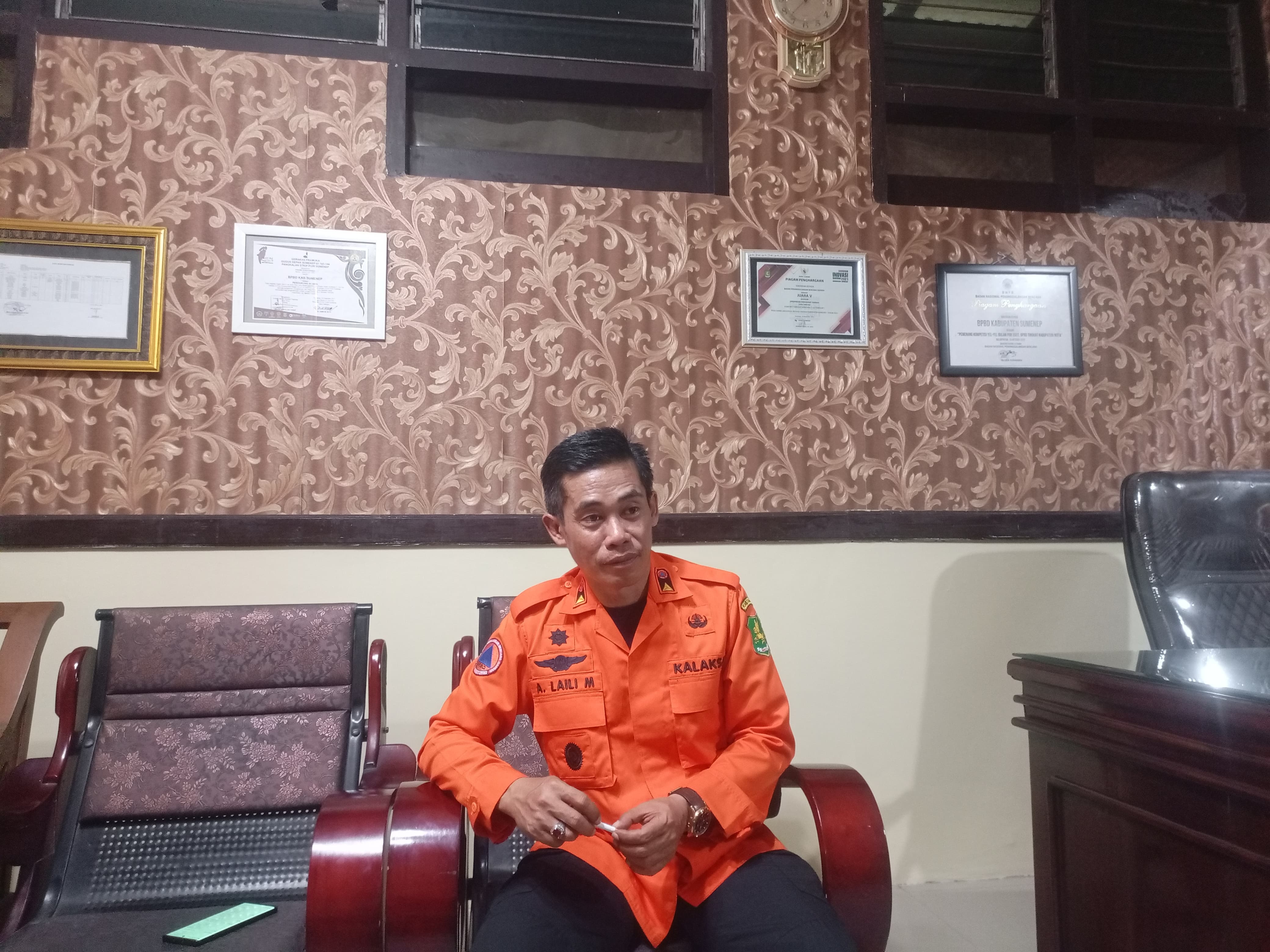 USULKAN PENGEBORAN SUMUR BOR: Kepala Pelaksana BPBD Sumenep Ach. Laili Maulidy saat ditemui di ruangannya Selasa (10/9).