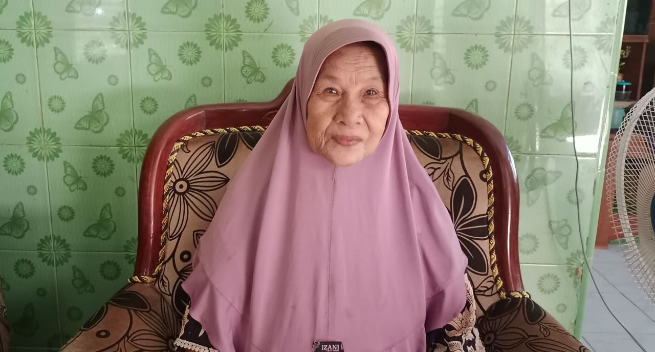 CERIA KEMBALI: Muinna warga Desa Marengan Daya, Kalianget, Sumenep mendapat layanan Program JKN saat berobat di Puskesmas Pamolokan.