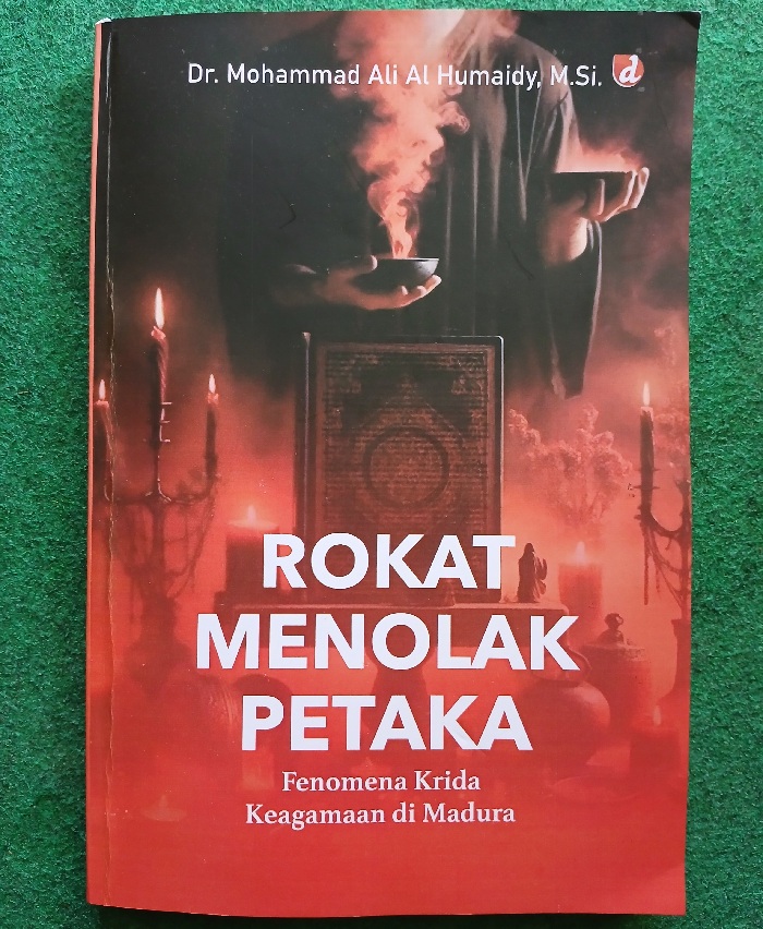 Resensi buku Rokat Menolak Petaka.