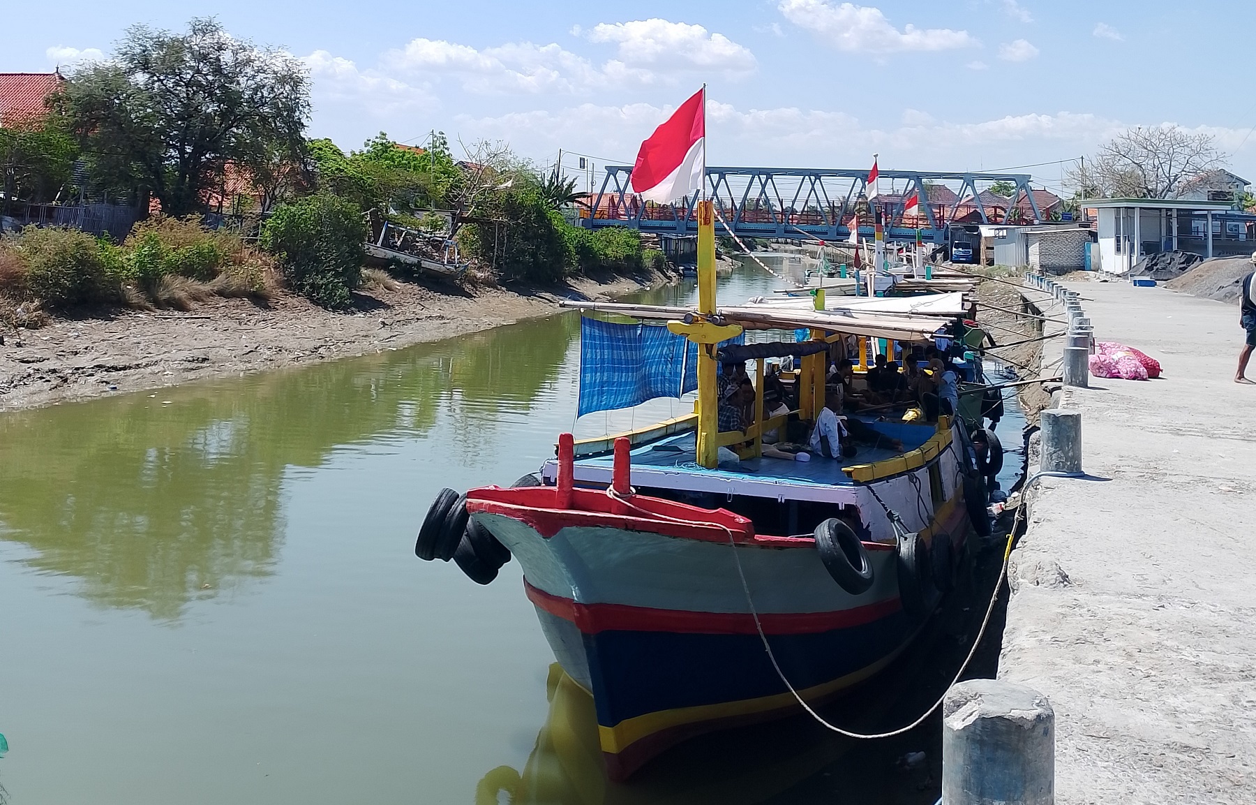 KUB: Perahu nelayan diparkir di Pelabuhan Tanglok, Sampang, Jumat (13/9).