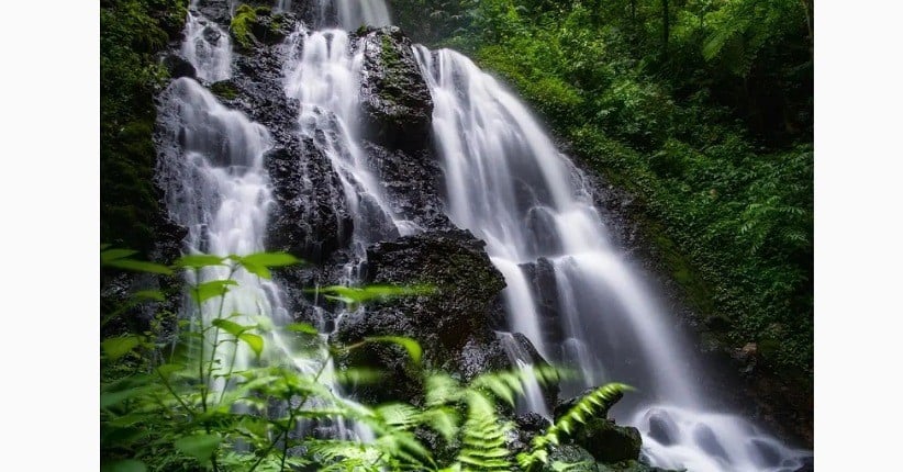 Suasana wisata air terjun watu lumpang pacet Mojokerto