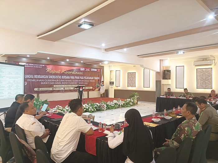 DUDUK BERSAMA: Tamu undangan menghadiri rakor membangun sinergisitas bersama para pihak yang dilaksanakan KPU Sumenep di Hotel Musdalifah Rabu (18/9). (MOH. IQBAL/JPRM)