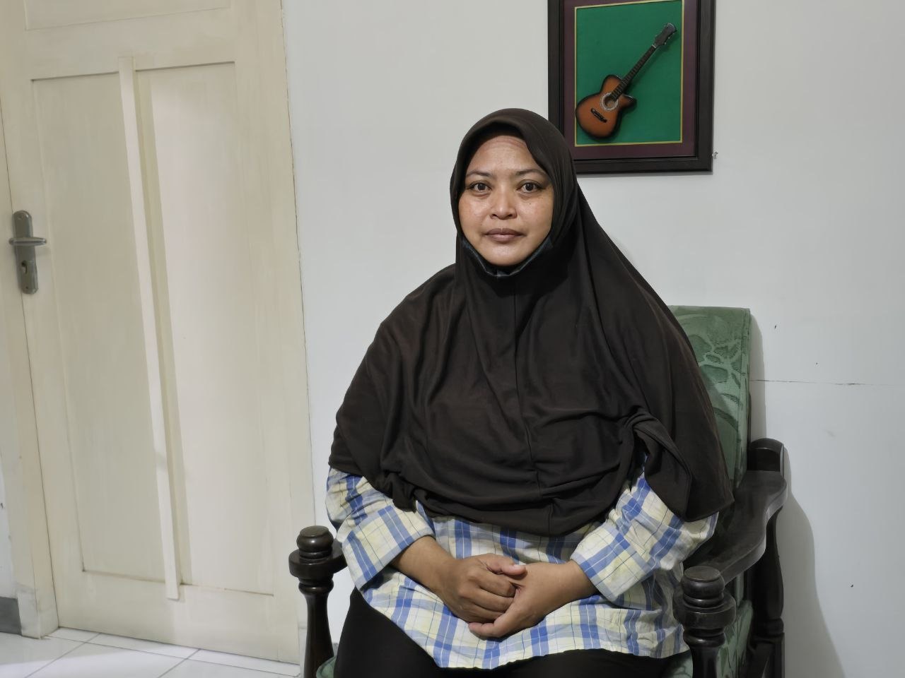 Ibu Hananing Mahanani, pasien program JKN penderita stroke warga desa Banyuajuh Kabupaten Bangkalan
