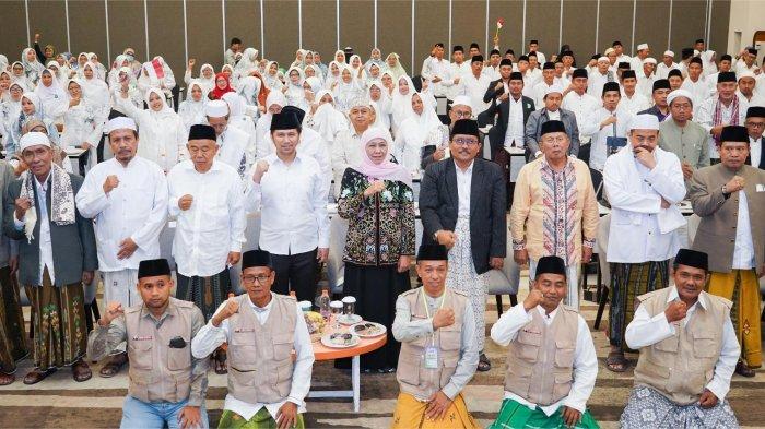 BERSAMA ULAMA: Pasangan Cagub-Cawagub Jatim Khofifah-Emil banyak mendapat dukungan dari tokoh nahdliyin.