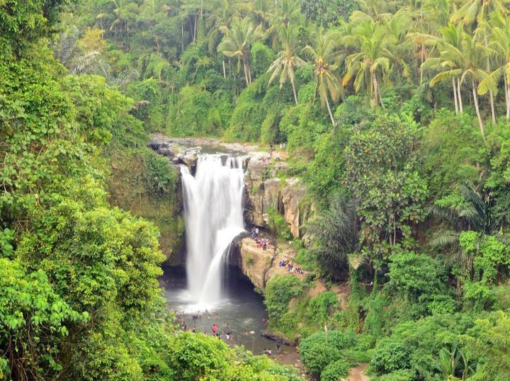 pesona wisata Tagenungan waterfal Bali