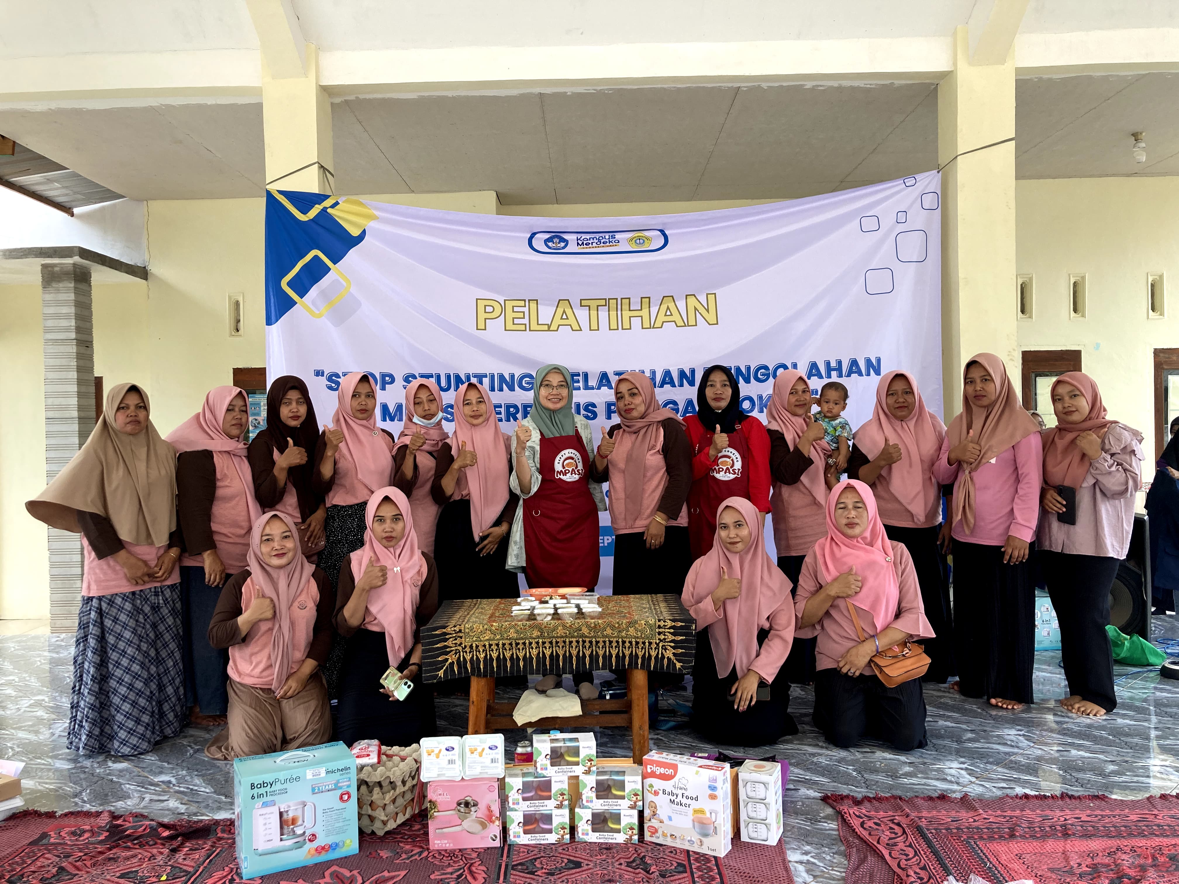 PERULI: Abdimas Universitas Trunojoyo Madura (UTM) memberikan pelatihan pengolahan MPASI di Desa Jaddih, Socah, Bangkalan.