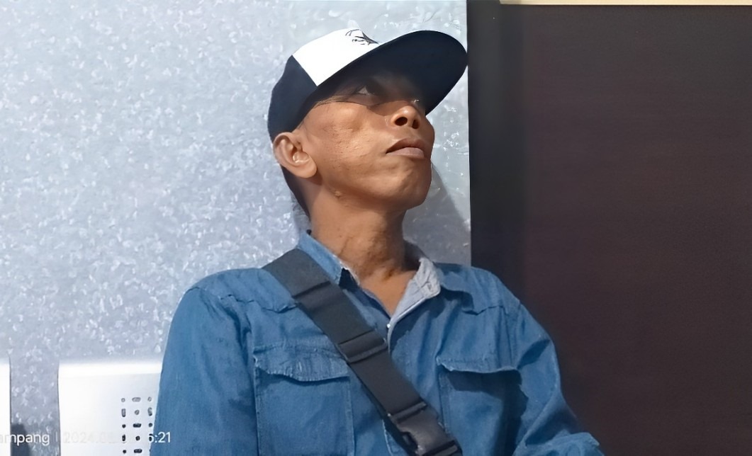 SENANG: Marisam, Warga Desa Tamberu Laok Kabupaten Sampang ini pernah dirawat di rumah sakit RSUD Mohammad Zyn Sampang.