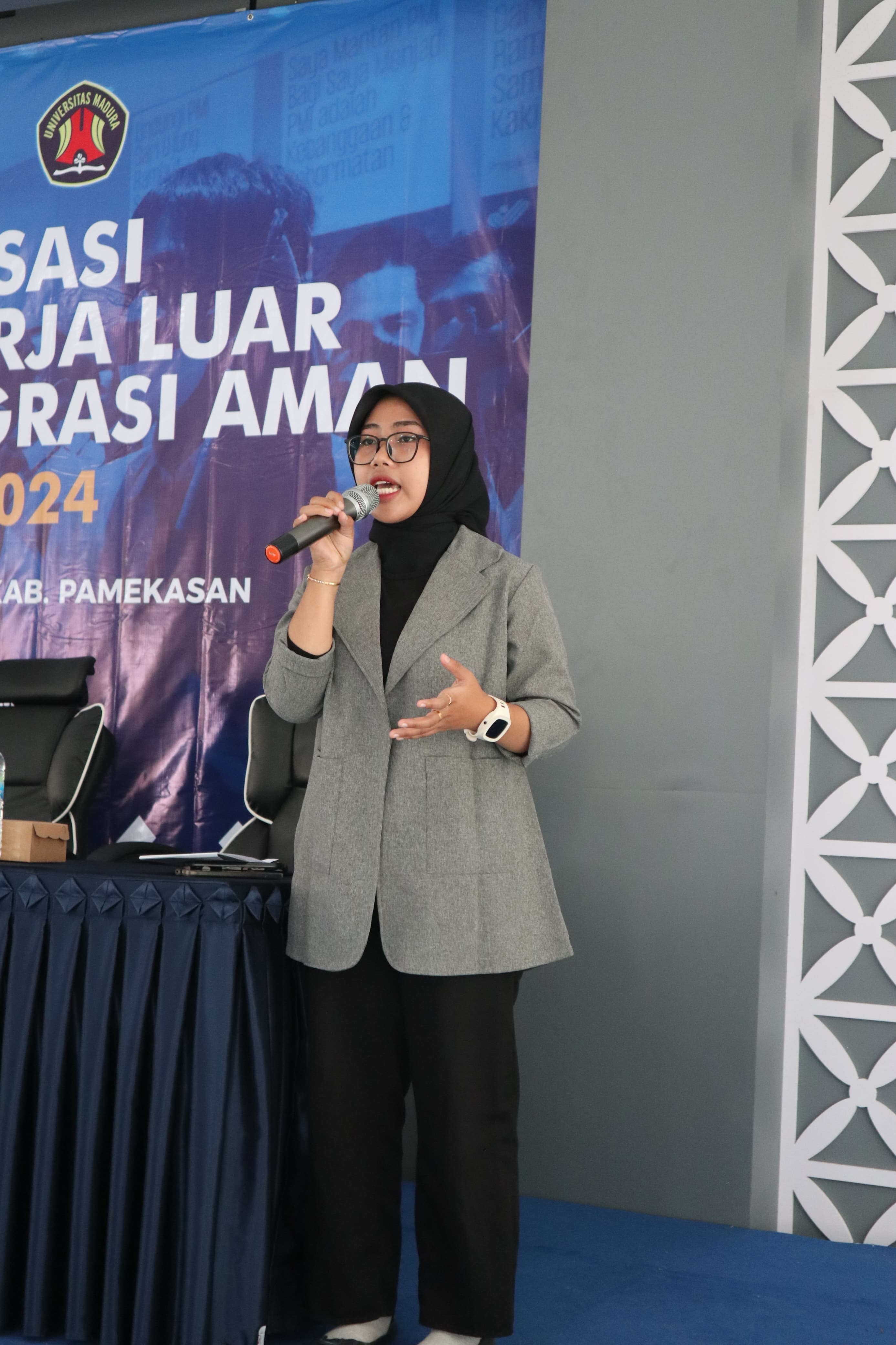 KASUAL: Pakain outer yang digunakan Fazaraul Farahiyyah memberikan kesan formal beberapa waktu lalu. (FAZARAUL FARAHIYYAH UNTUK JPRM)