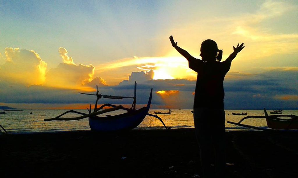 Selain keindahan alamnya, Pantai Candi Kusuma jadi favorit pemancing